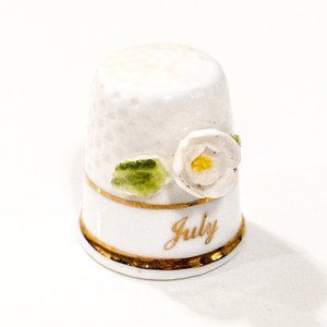 MARURI MASTERPIECE Thimble / July Birthday Flower Gold Trim / Vintage Bone China